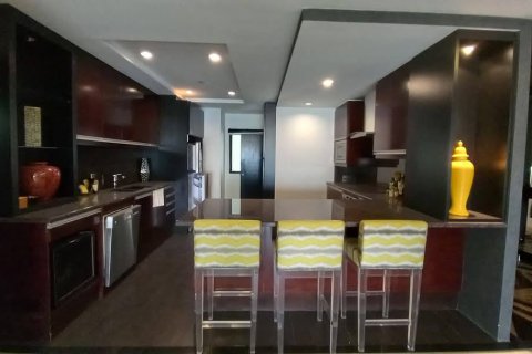 Condominio de 3 dormitorios en Sathon, Bangkok, Tailandia № 143063 - foto 11