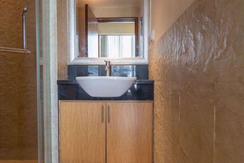 Condominio de 1 dormitorio en Sathon, Bangkok, Tailandia № 76572 - foto 12