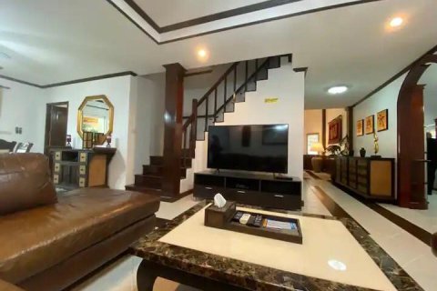 Casa de 3 dormitorios en Pattaya, Tailandia № 80703 - foto 9
