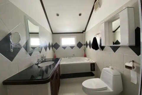 Casa de 3 dormitorios en Pattaya, Tailandia № 80703 - foto 13