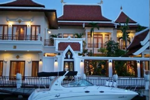 Casa de 5 dormitorios en Pattaya, Tailandia № 80701