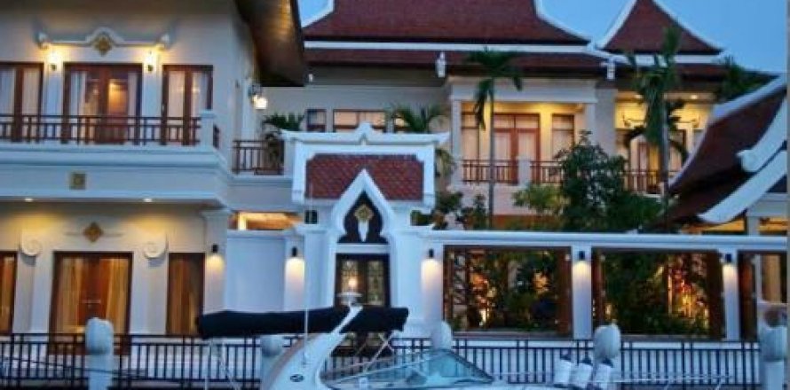 Casa de 5 dormitorios en Pattaya, Tailandia № 80701