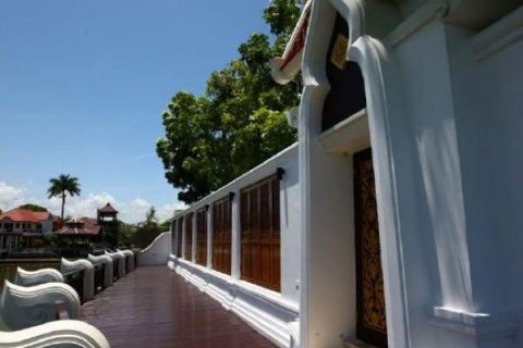 Casa de 5 dormitorios en Pattaya, Tailandia № 80701 - foto 4