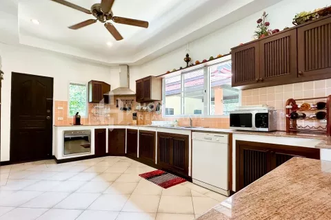 Casa de 4 dormitorios en Kamala, Tailandia № 131293 - foto 17