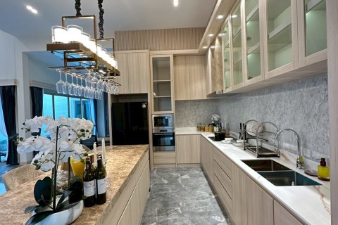 Chalet de 4 dormitorios en Pattaya, Tailandia № 130455 - foto 11
