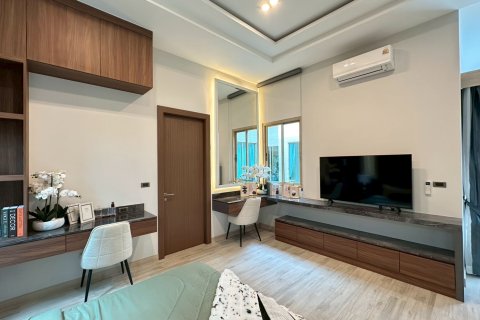 Chalet de 4 dormitorios en Pattaya, Tailandia № 130455 - foto 6