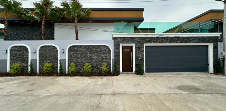 Chalet de 4 dormitorios en Pattaya, Tailandia № 130455
