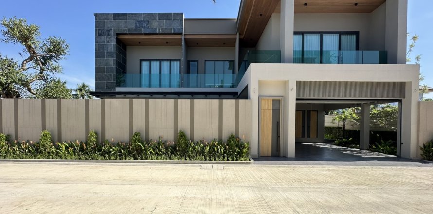 Chalet de 3 dormitorios en Pattaya, Tailandia № 130453