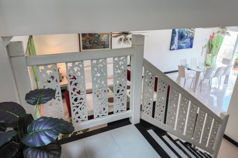 Chalet de 3 dormitorios en Pattaya, Tailandia № 130451 - foto 13