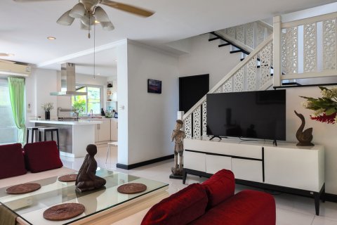 Chalet de 3 dormitorios en Pattaya, Tailandia № 130451 - foto 7