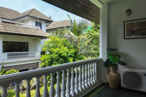 Chalet de 3 dormitorios en Pattaya, Tailandia № 130451 - foto 2