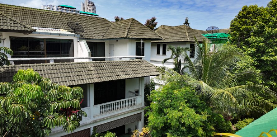 Chalet de 3 dormitorios en Pattaya, Tailandia № 130451