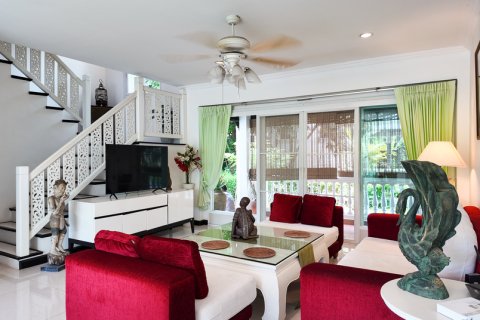Chalet de 3 dormitorios en Pattaya, Tailandia № 130451 - foto 8