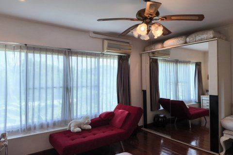 Chalet de 3 dormitorios en Pattaya, Tailandia № 130451 - foto 16