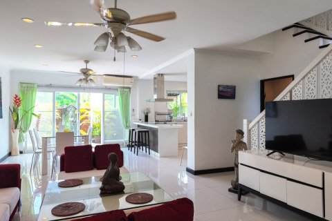 Chalet de 3 dormitorios en Pattaya, Tailandia № 130451 - foto 6