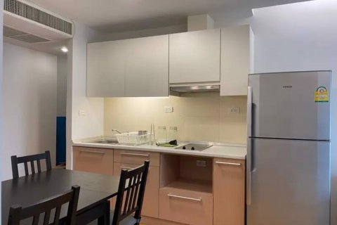 Condominio de 2 dormitorios en Phra Khanong, Bangkok, Tailandia № 100043 - foto 3