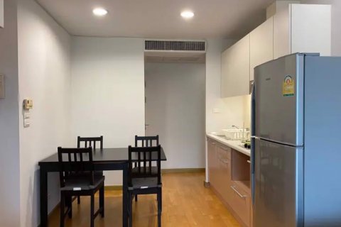Condominio de 2 dormitorios en Phra Khanong, Bangkok, Tailandia № 100043 - foto 2