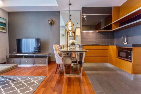 Condominio de 2 dormitorios en Khlong Toei, Bangkok, Tailandia № 77198 - foto 3