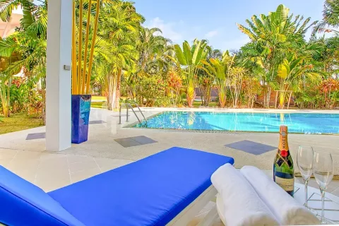Casa de 5 dormitorios en Phuket, Tailandia № 131098 - foto 24