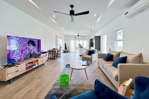 Casa de 3 dormitorios en Hua Hin, Tailandia № 125489 - foto 2