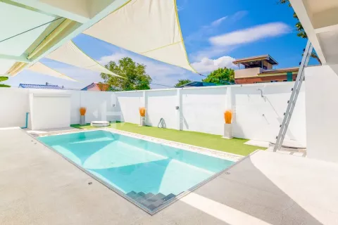 Casa de 3 dormitorios en Nai Harn Beach, Tailandia № 131564 - foto 28