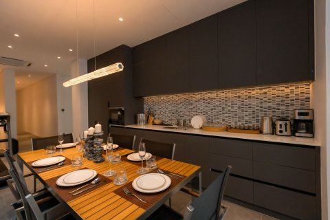Chalet de 4 dormitorios en Kamala, Tailandia № 71543 - foto 12