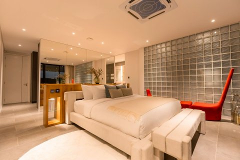 Chalet de 4 dormitorios en Kamala, Tailandia № 71543 - foto 23