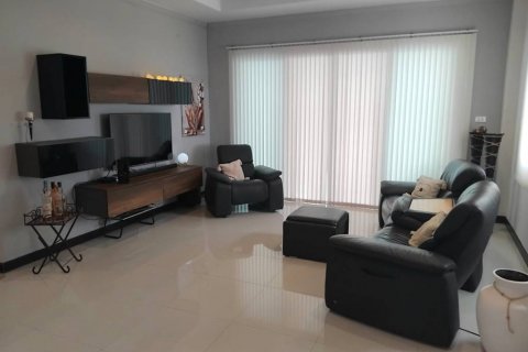 Casa de 3 dormitorios en Pran Buri, Tailandia № 133010 - foto 3