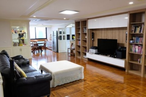 Condominio de 4 dormitorios en Khlong Toei, Bangkok, Tailandia № 123932
