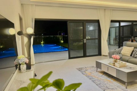 Chalet de 5 dormitorios en Hua Hin, Tailandia № 124376 - foto 8