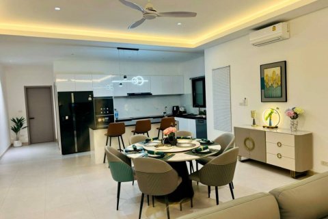Chalet de 5 dormitorios en Hua Hin, Tailandia № 124376 - foto 6