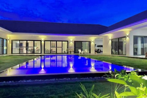 Chalet de 5 dormitorios en Hua Hin, Tailandia № 124376 - foto 3