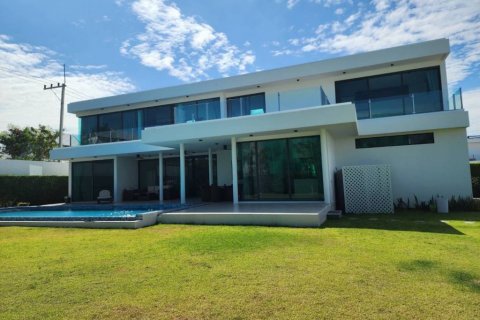 Villa in Hua Hin, Thailand 4 Schlafzimmer № 124604
