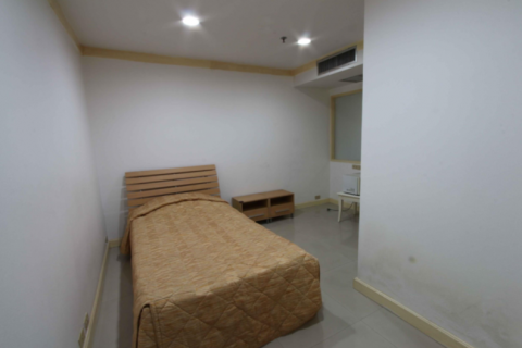 Condominio de 2 dormitorios en Khlong Toei, Bangkok, Tailandia № 77244 - foto 5