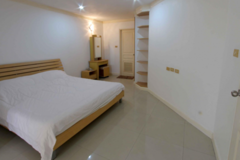 Condominio de 2 dormitorios en Khlong Toei, Bangkok, Tailandia № 77244 - foto 3