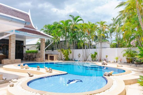 Chalet de 4 dormitorios en Cha-am, Tailandia № 132574 - foto 3