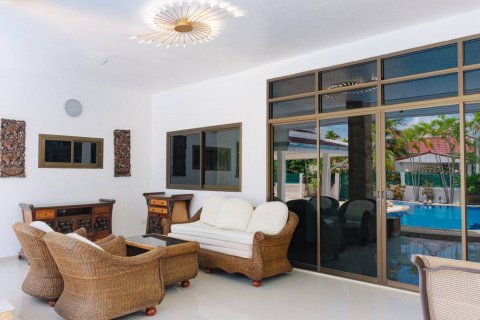 Chalet de 4 dormitorios en Cha-am, Tailandia № 132574 - foto 6