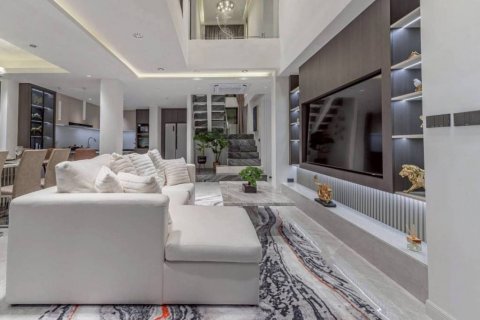 Chalet de 5 dormitorios en Pattaya, Tailandia № 132575 - foto 3