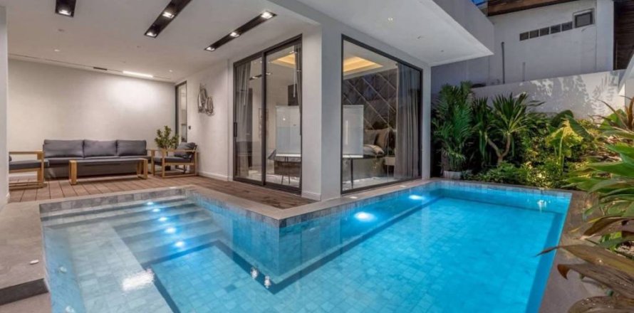 Chalet de 5 dormitorios en Pattaya, Tailandia № 132575