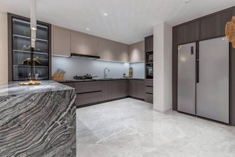 Chalet de 5 dormitorios en Pattaya, Tailandia № 132575 - foto 4