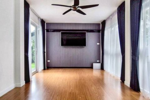 Casa de 3 dormitorios en Pattaya, Tailandia № 126654 - foto 4