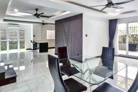 Casa de 3 dormitorios en Pattaya, Tailandia № 126654 - foto 3