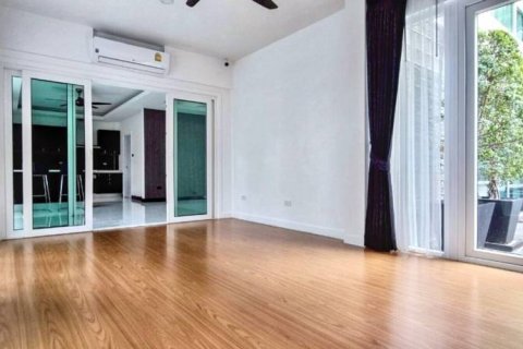 Casa de 3 dormitorios en Pattaya, Tailandia № 126654 - foto 6