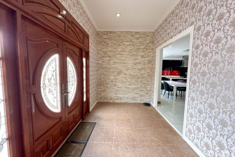 Casa de 5 dormitorios en Pattaya, Tailandia № 119493 - foto 16