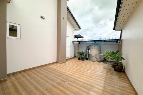 Casa de 5 dormitorios en Pattaya, Tailandia № 119493 - foto 13