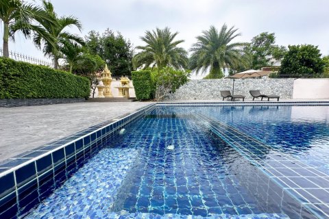 Casa de 5 dormitorios en Pattaya, Tailandia № 119493 - foto 6