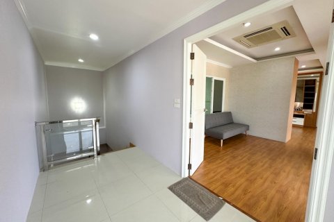 Casa de 5 dormitorios en Pattaya, Tailandia № 119493 - foto 26