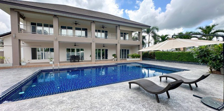 Casa de 5 dormitorios en Pattaya, Tailandia № 119493