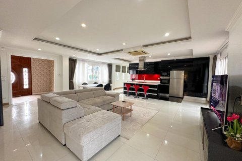 Casa de 5 dormitorios en Pattaya, Tailandia № 119493 - foto 18