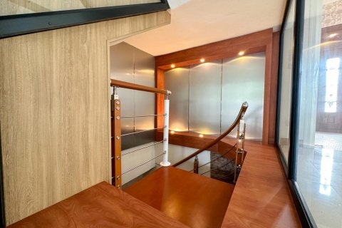 Casa de 5 dormitorios en Pattaya, Tailandia № 119493 - foto 21
